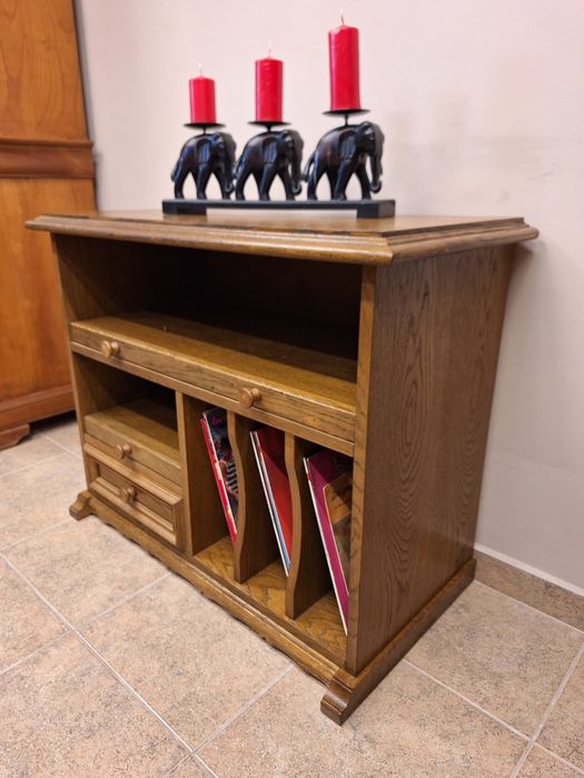 TV шкаф с подвижни плотове