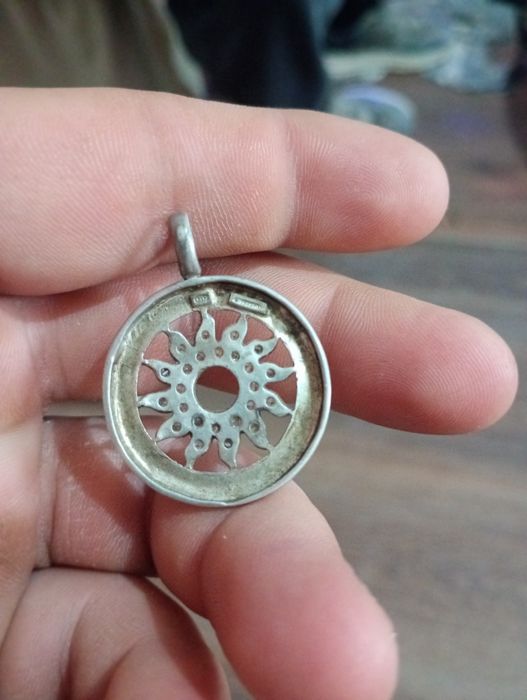 De vânzare medalion foarte vechi de argint 925 An 1975