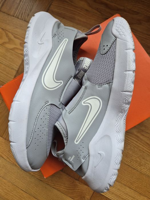 Nike сиви нови маратонки