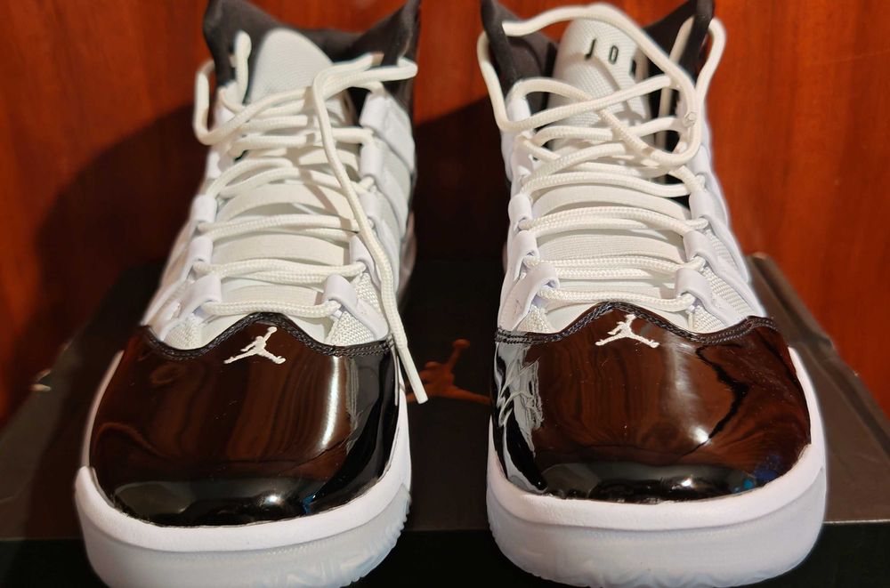 Nike Air Jordan Max Aura Black White ЧИСТО НОВИ 44.5ти номер 28.5см