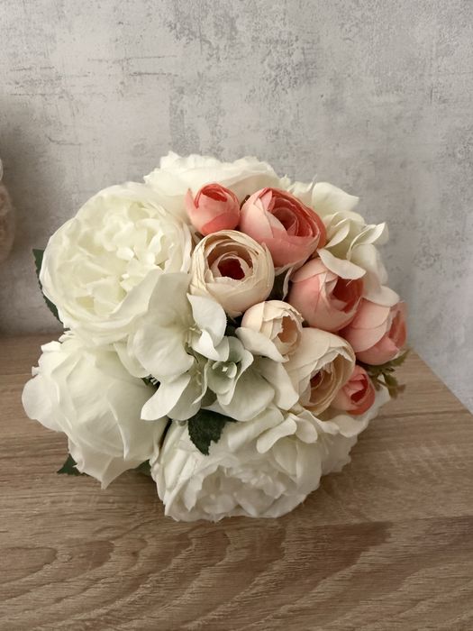 Свадебный букет новый роза с пионами