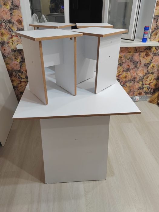 Продам стол кухонный лдсп хороший