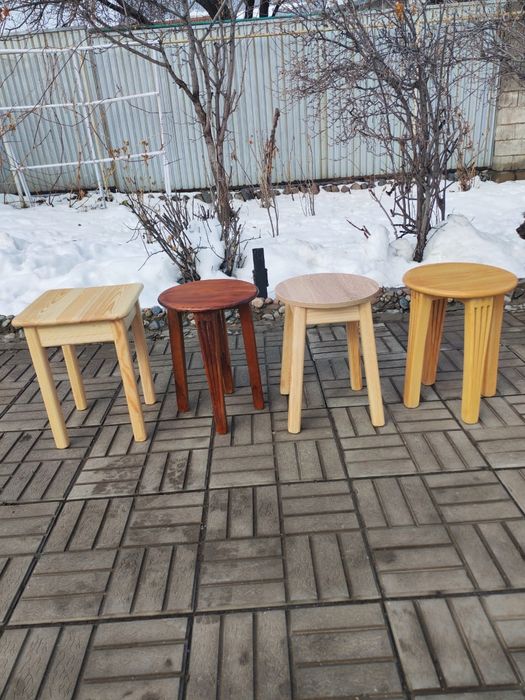 продам табуретки из чистого дерева.