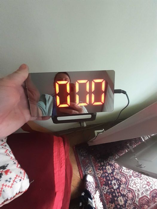 Ceas electonic de cameră