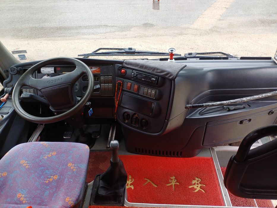 Автобус 28 местен