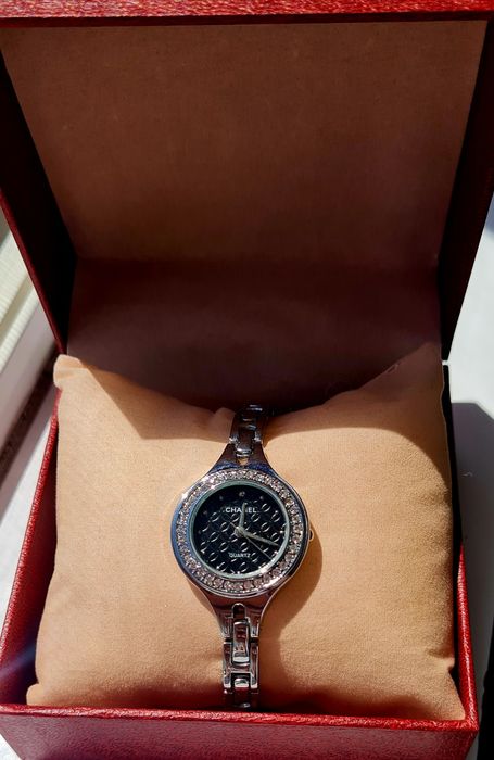 Женские наручные часики