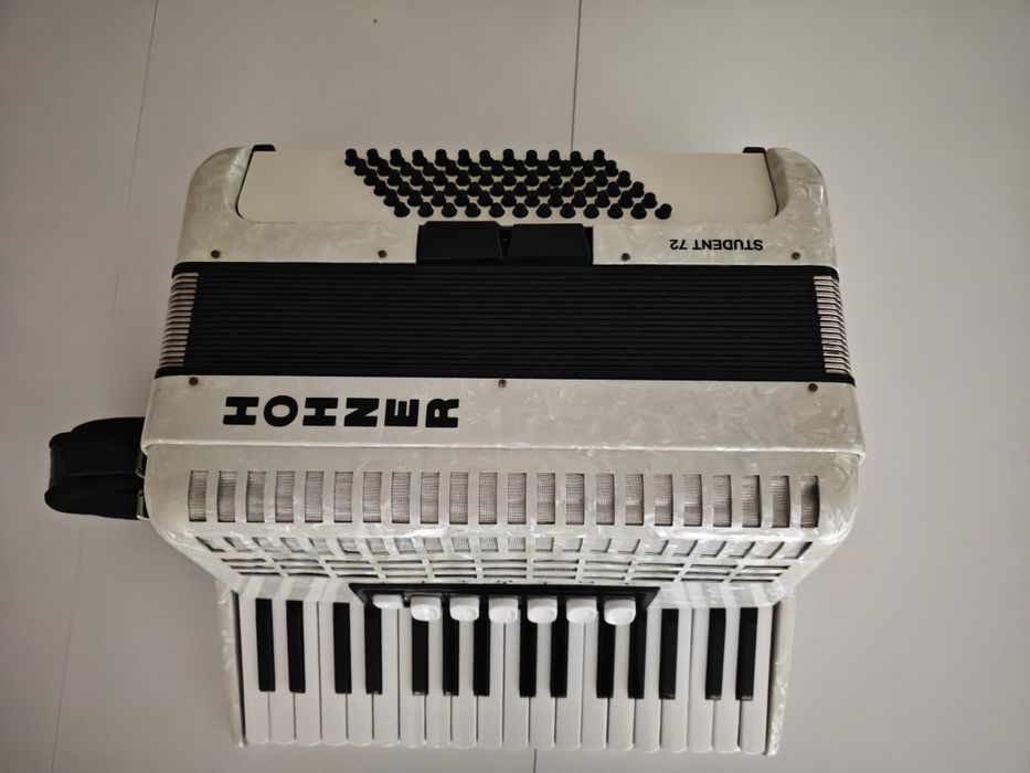 Acordeon de vanzare