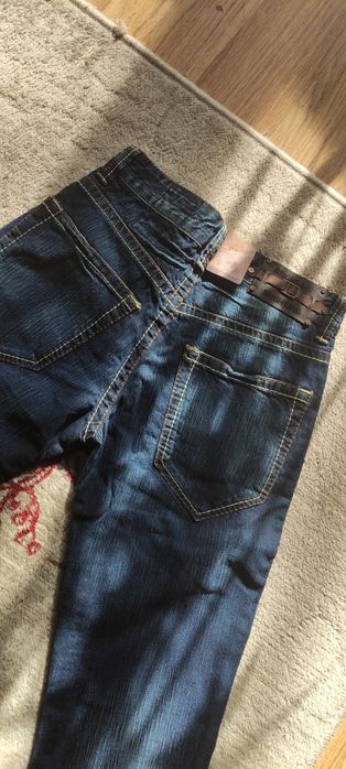 Дънки чисто нови