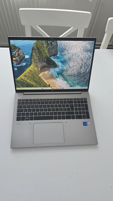 Hp ZBook Firefly 16 inchi G10 i.7 1355U RTX A 500 4 gb ddr6!