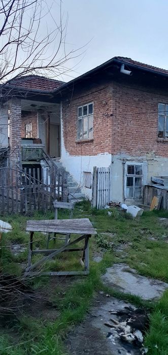 Къща в с Комарево общ Проводия