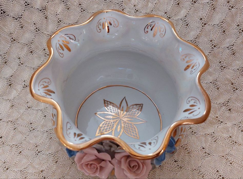 Красивая ваза конфетница