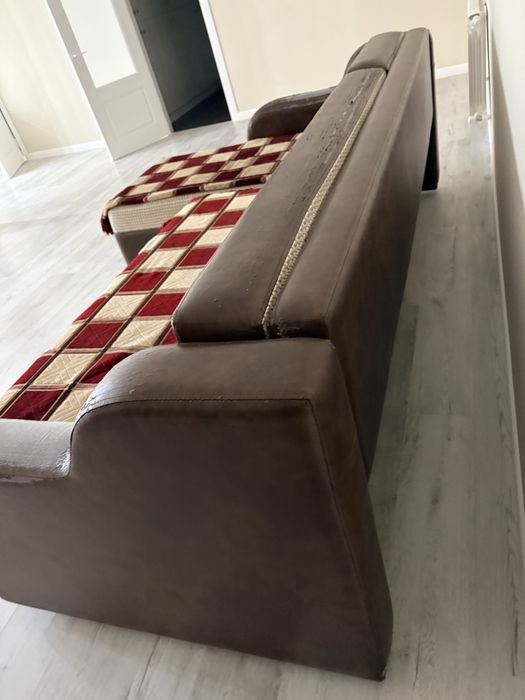 Продаю диван трансформер кровать.