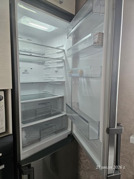 Холодильник Samsung
