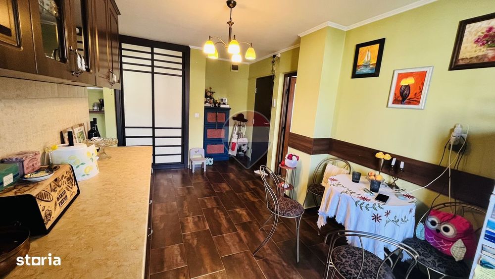Apartament cu 3 camere de vânzare în zona Dragos Voda