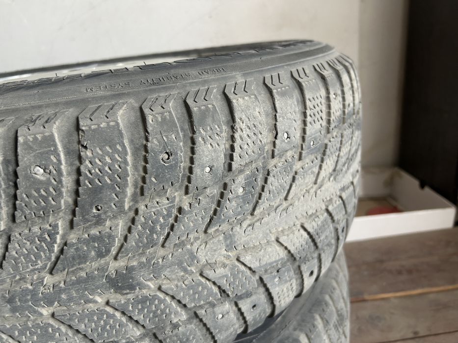 Продам зимнею резину 225/60/16
