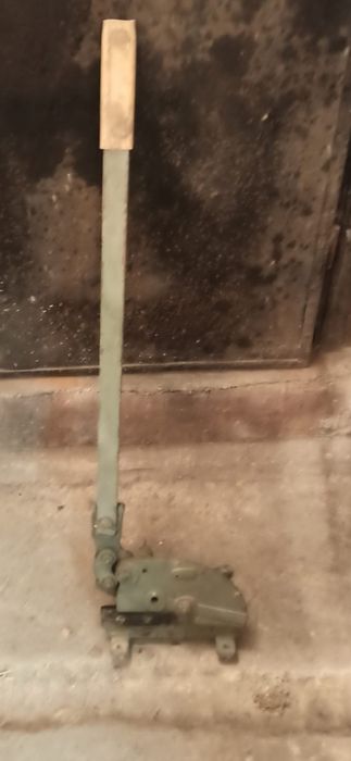 Ghilotina / foarfeca de tabla cu pârghie
