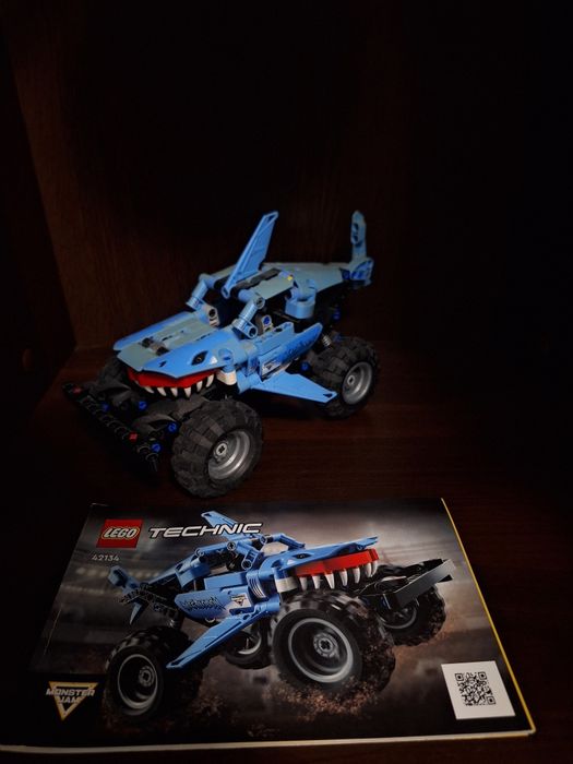 LEGO TECHNIC: Monster Jam Megalodon (42134)