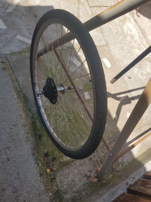 Roata de bicicletă pe 28  janta dubla din aluminiu  în  stare bună