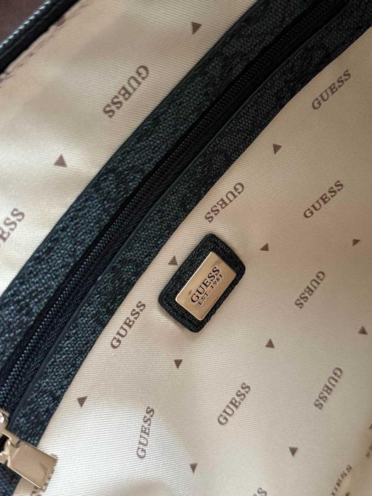 Дамска чанта Guess