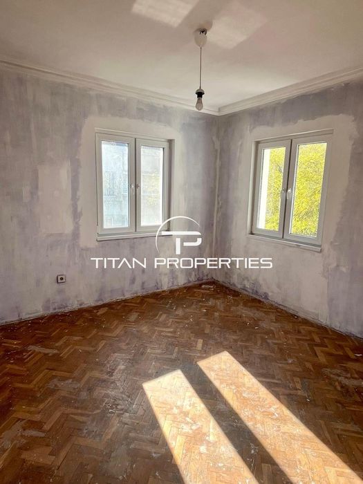 За ремонт! Двустаен апартамент в жк. Южен