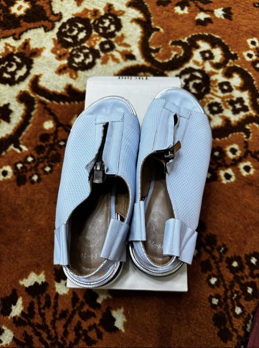 Туфли женские и сандали