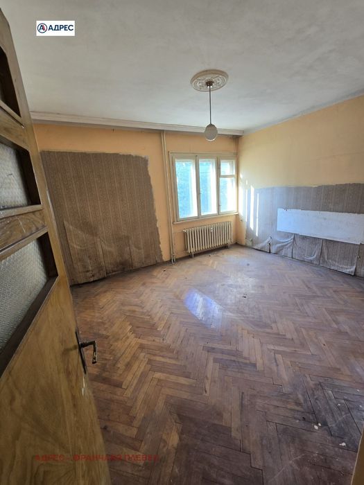 Продава се Тристаен апартамент в Плевен, Идеален център - 103 кв.м за 1554 €/кв.м - Снимка #3