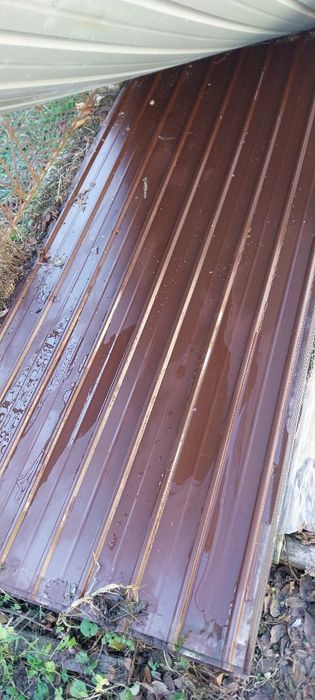 Vând tabla ondulata maro grosime 0,25