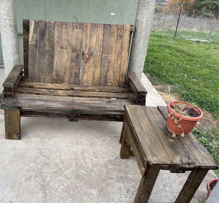 Дървена пейка