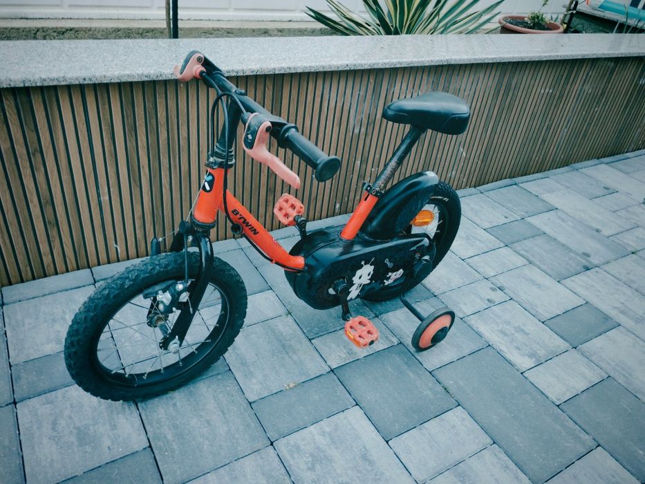 Bicicletă copii cu roți ajutătoare