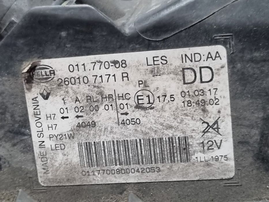 Far Dreapta Renault Kadjar 2015 - 2018 SUV 4 Usi (1310) Cu lupă