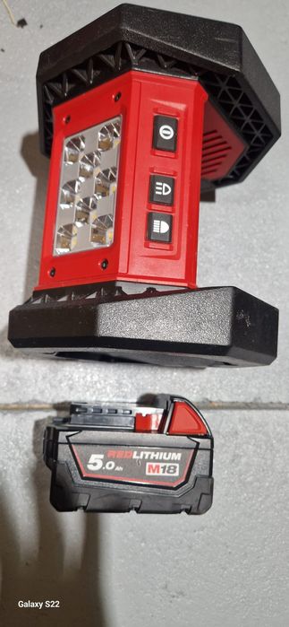 Hilti , Milwaukee reflector  pe acumulator