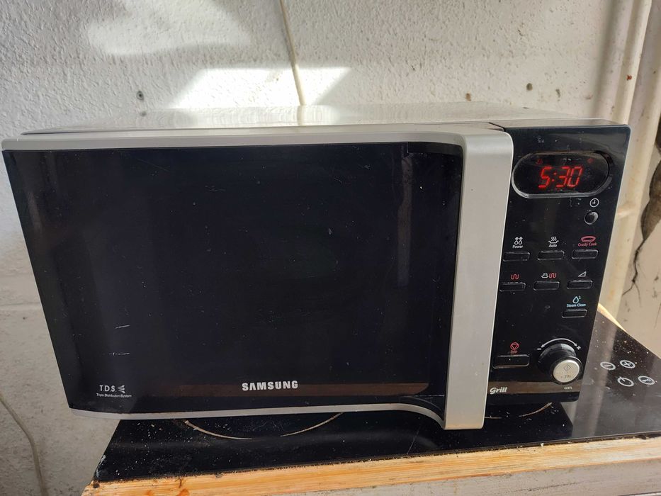 Сервизирана микровълнова с три месеца гаранция