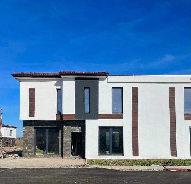 Продава се Къща в Банкя - 200 кв.м за 1600 €/кв.м - Снимка #1