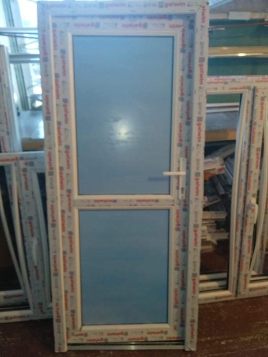 Окна, балконы, витражи