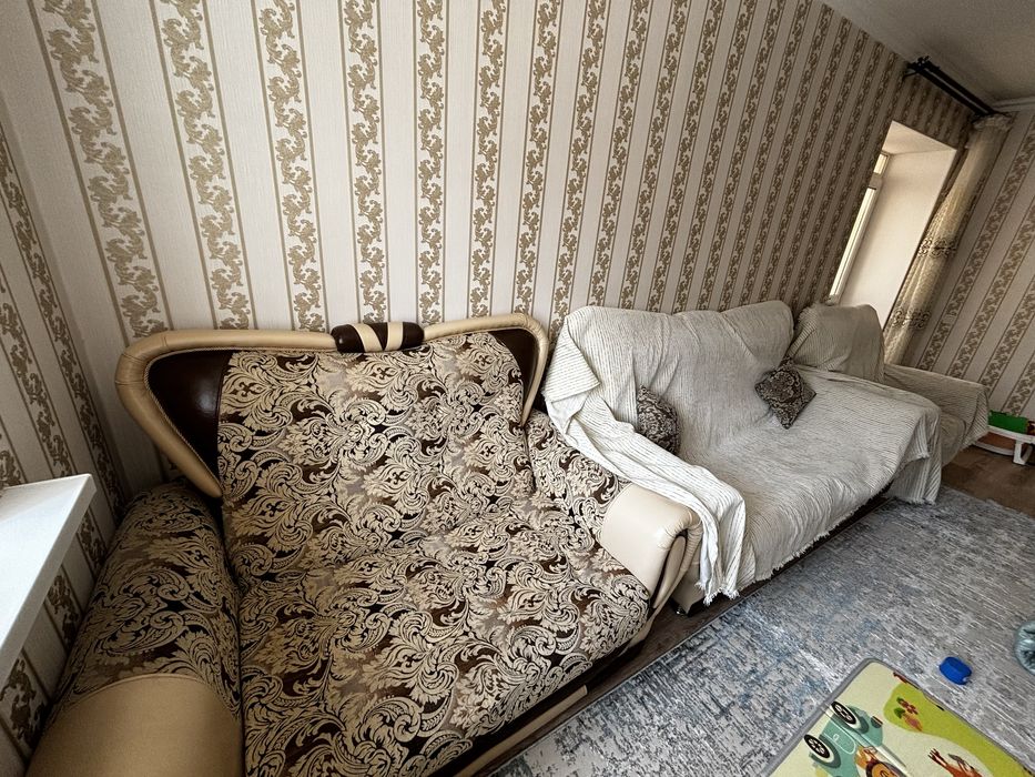 Продам диван с двумя креслами