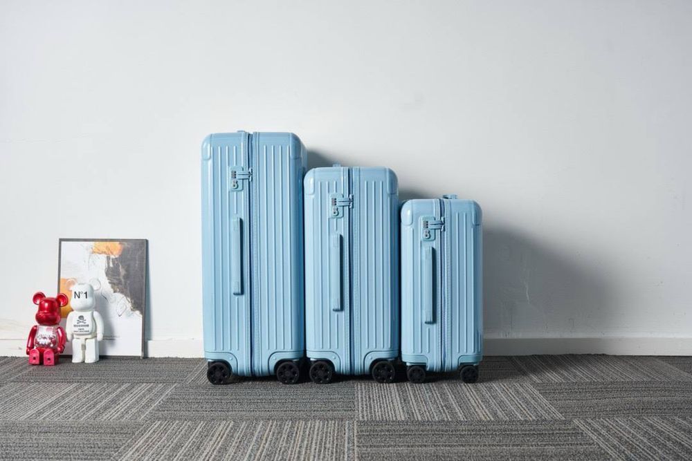 Rimowa куфари различни цветове и размери
