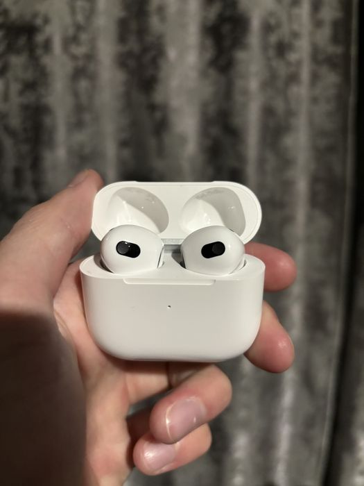 Продам airpods новые