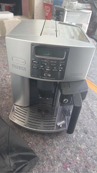 DeLonghi Magnifica Elegance Pronto Cappuccino.