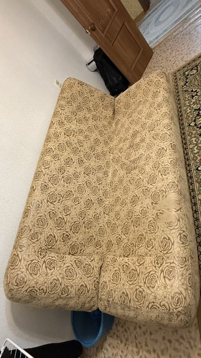 Продам диван с кресломи