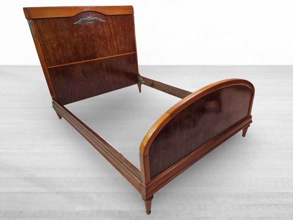 Тоалетка с овално огледало и мрамор - френски Арт Деко шик