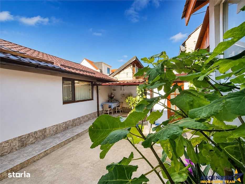 Corp de casa cu 2 imobile, intrari separate, pod si beci generos, Cent — fotografia 1