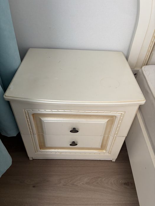 Кровать с матрсом и тумбочками