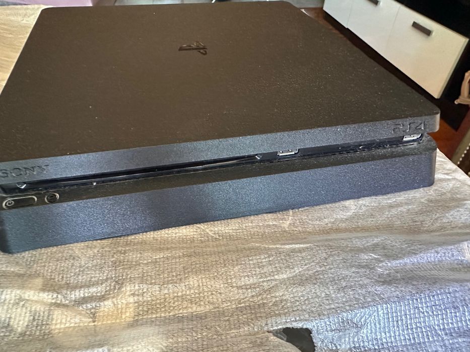 PlayStation 4 slim 500GB