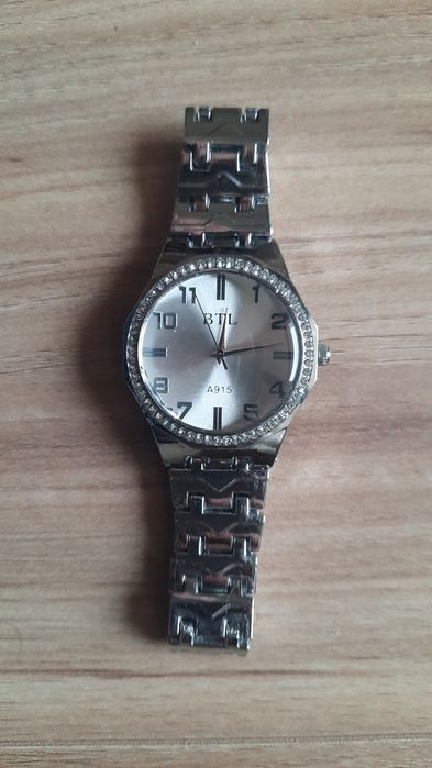 Krups Nespresso Vertuo кафемашина с капсули+подарък часовник