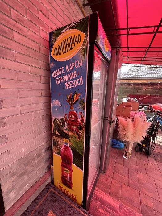 Продается холодильники и витринный