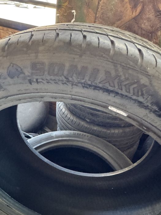 Продам шины 235/45-18