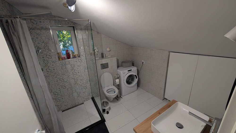 INCHIRIEZ CAMERA IN APARTAMENT 3 camere - doar pentru fete in Iris