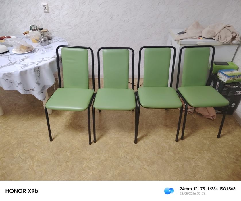 Продается стулья 4 шт цена  4000 тенге за все