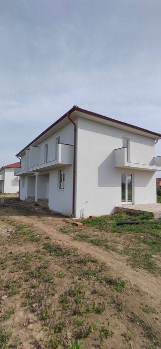 Casă nouă de vânzare