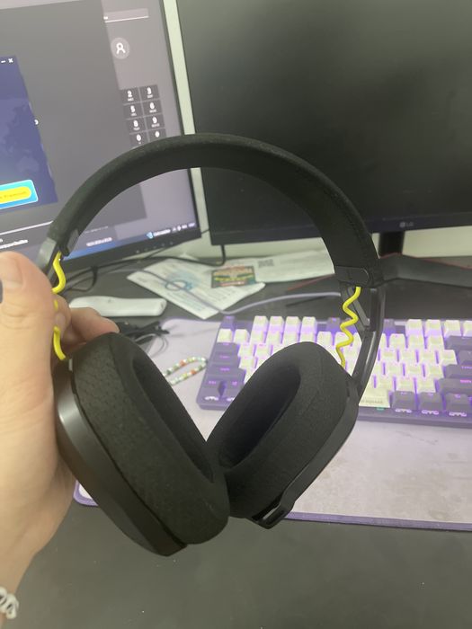 Продам игровые наушники logitech g435